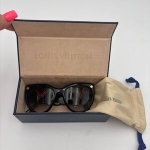 Louis Vuitton‎ Black Box with Beige Dust Bag